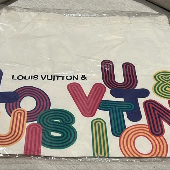 Louis Vuitton &  Shenzhen Exhibition Limited
Edition Canvas Shopping - Picture 4 of 5